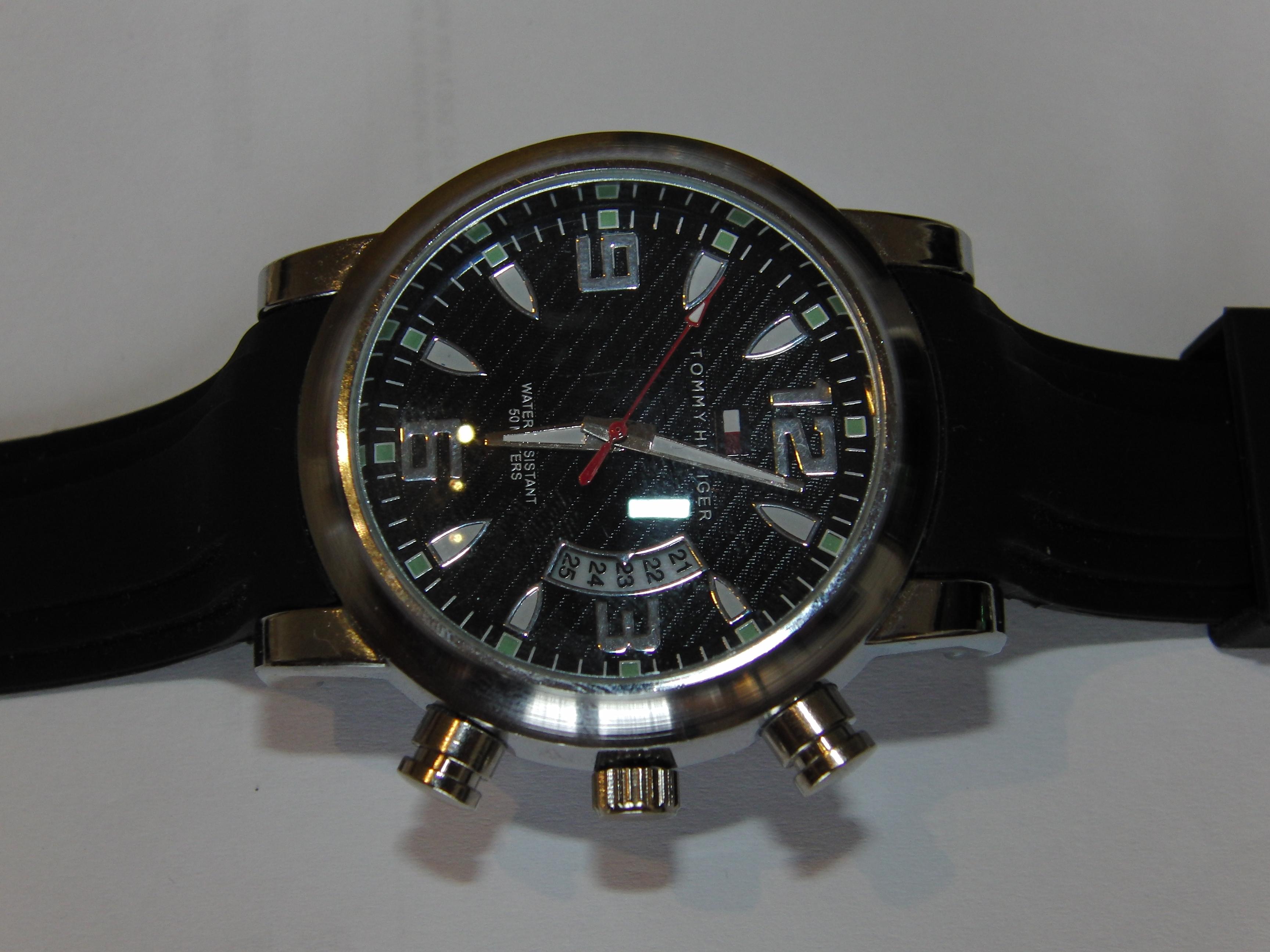 Tommy Hilfiger zoom.JPG